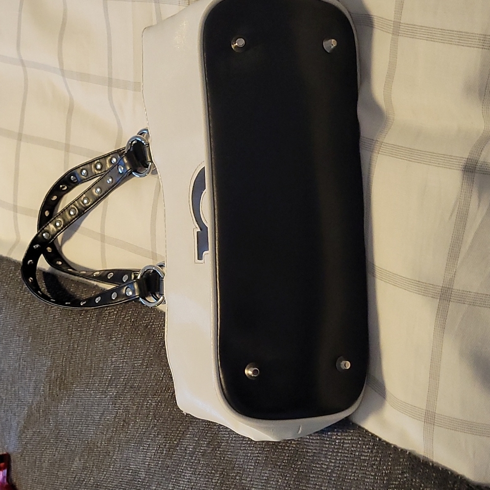 Handbag - Picture 2 of 6